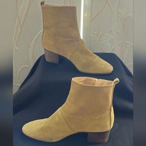 Banana Republic Lydia Olive Green Suede Zipper Ankle Booties - Size 9M